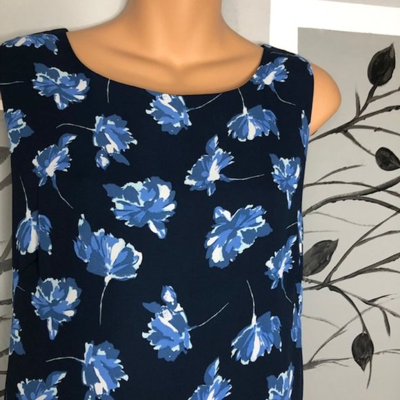 SIMPLY STYLED DRESS - Picture 2 of 4